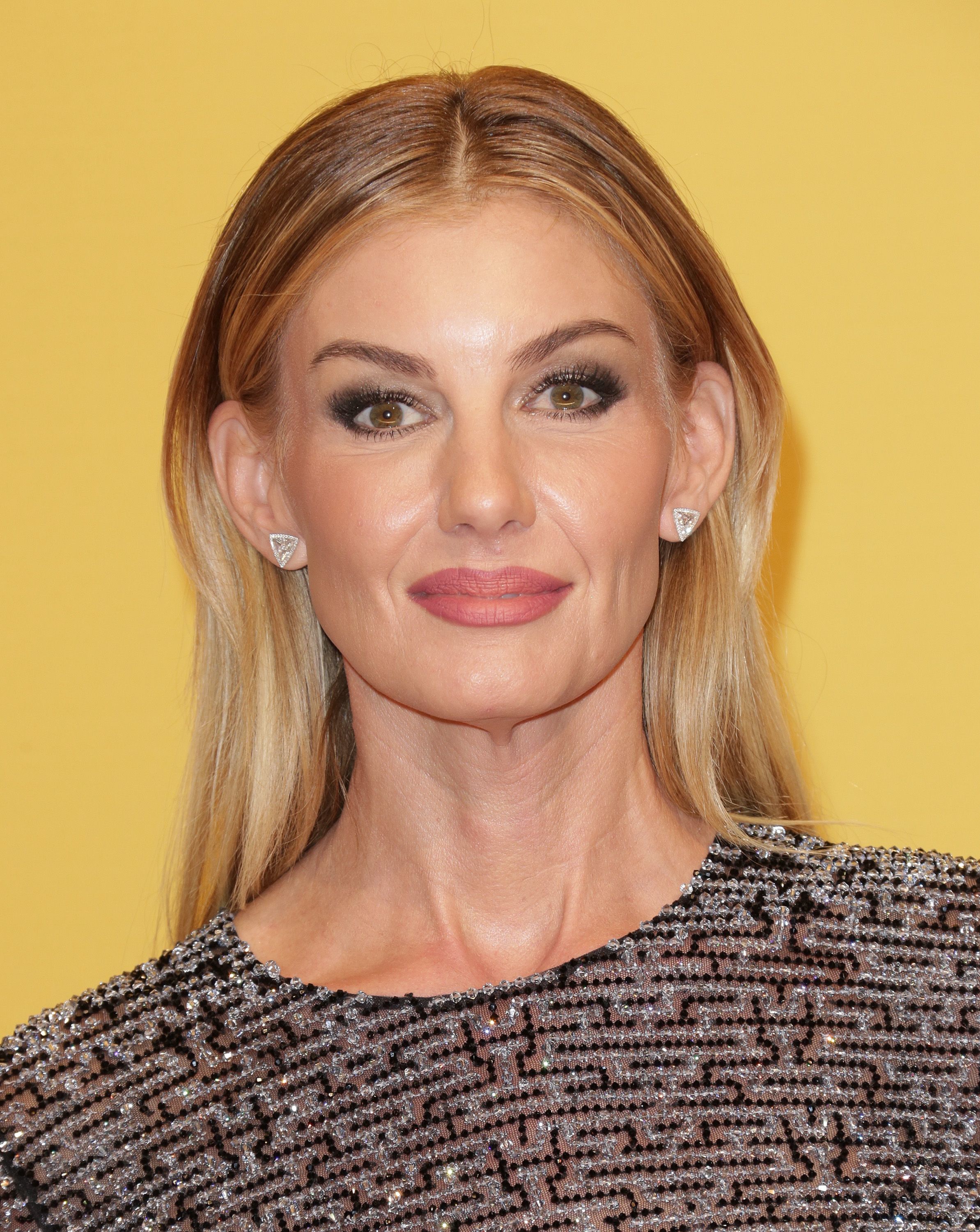 faith hill cma awards hair