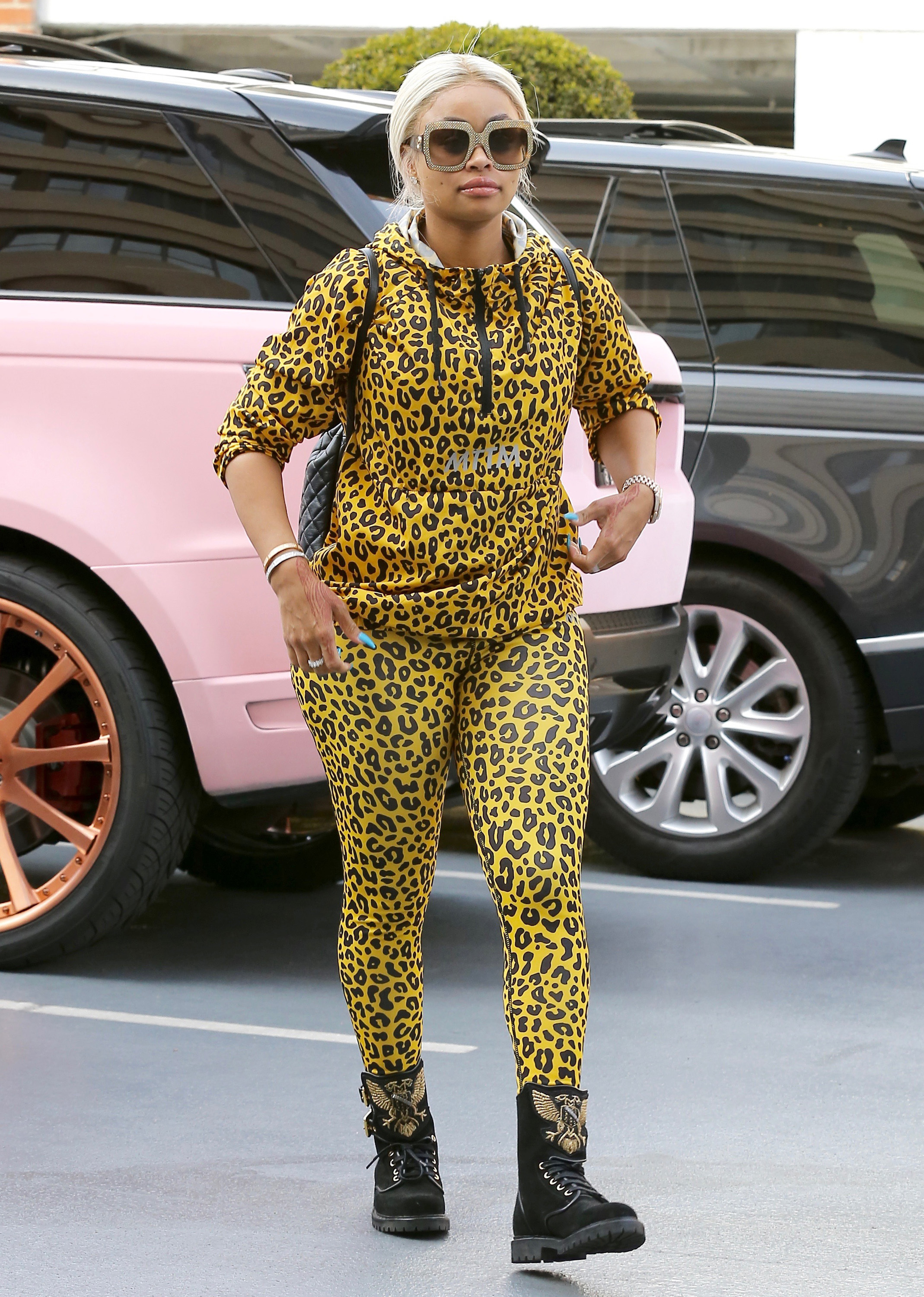 Blac Chyna pink Range Rover