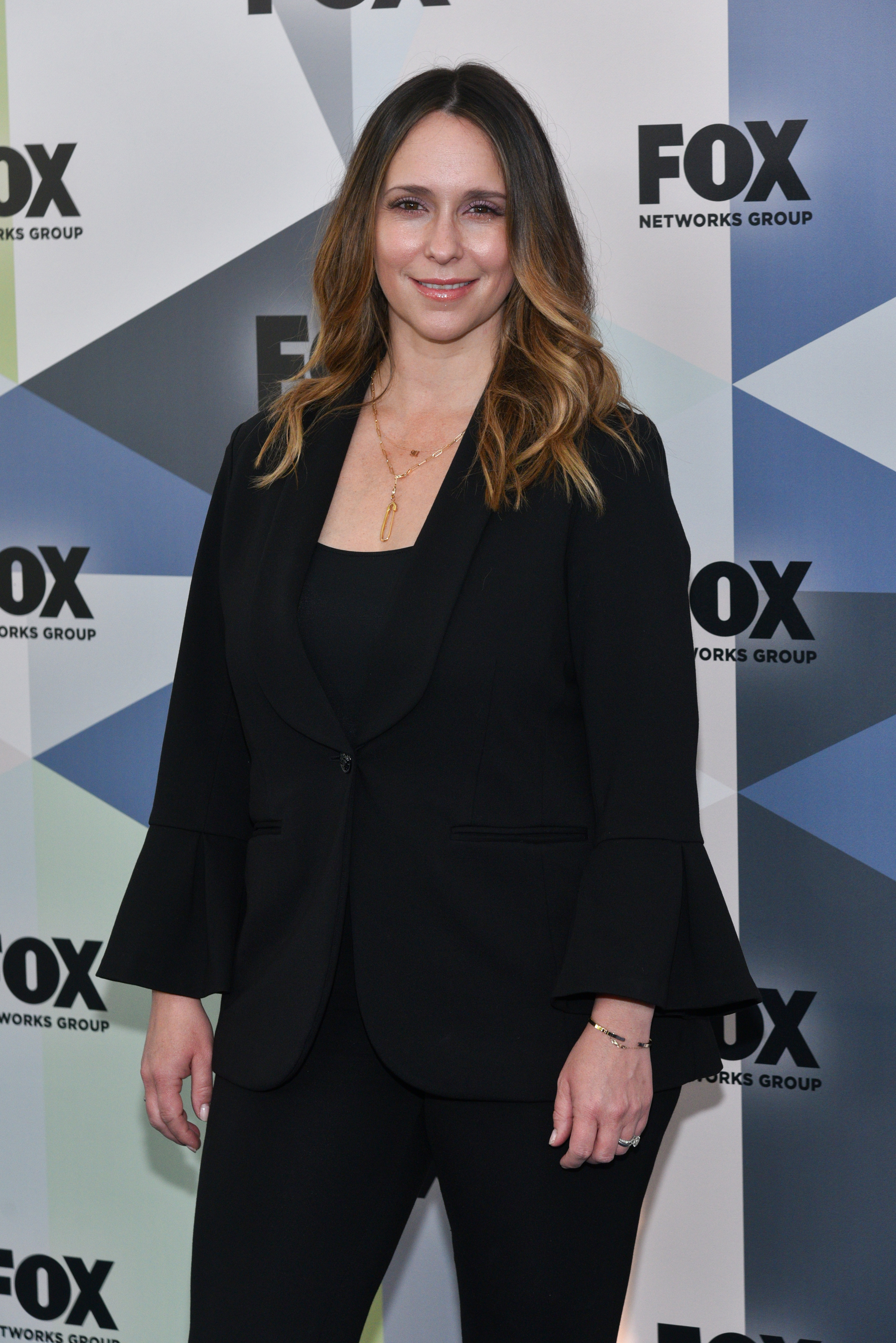 Is Jennifer Love Hewitt pregnant on 9-1-1?, image size:3667x5494