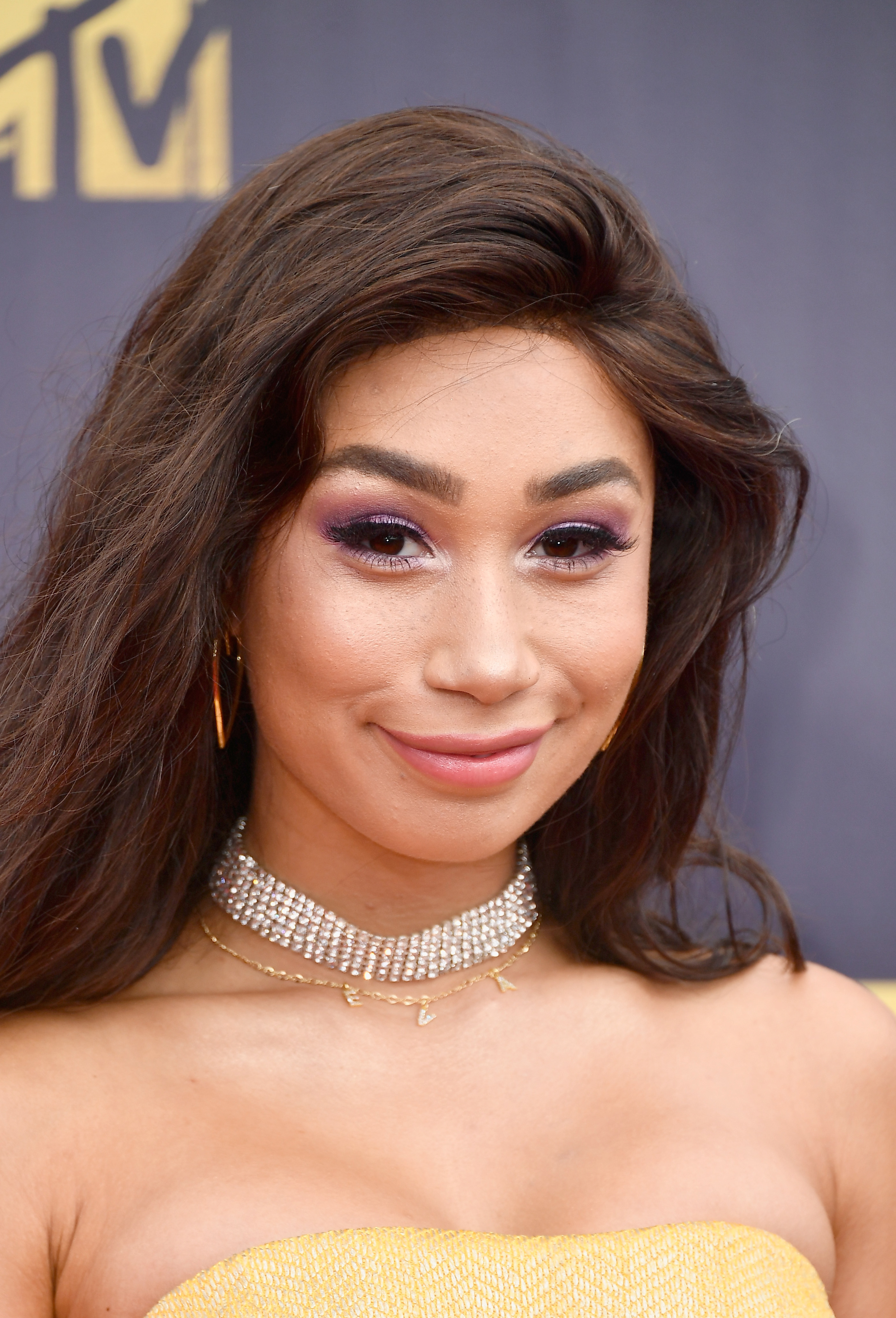 Eva Gutowski makeup