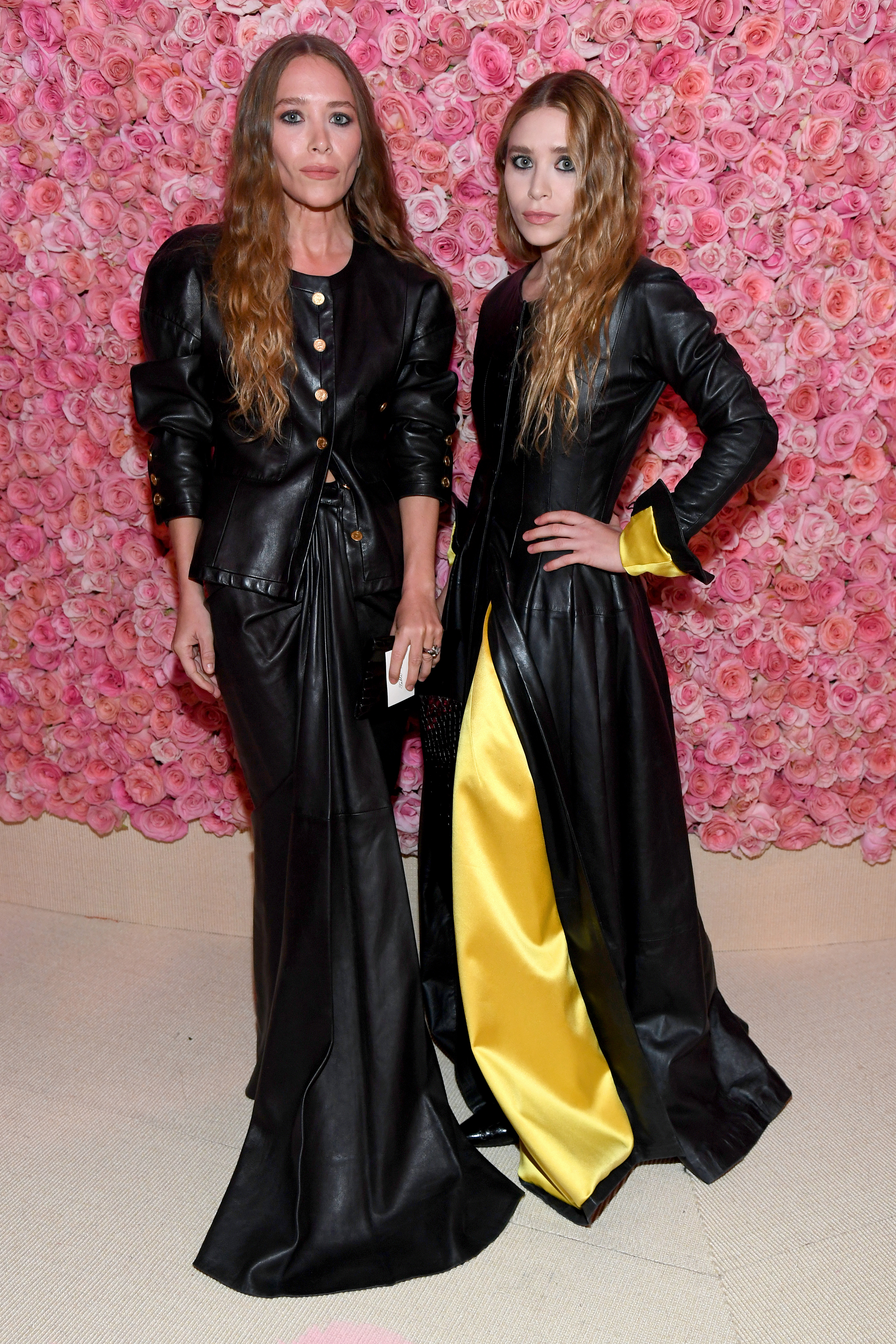 New York, USA. 18th October 2012. Ashley Olsen, Mary-Kate Olsen at arrivals  for WSJ. Magazine 2012 Innovator of the Year Awards Presented by Cartier  and Citi, MoMA Museum of Modern Art, New, image size:4000x6000