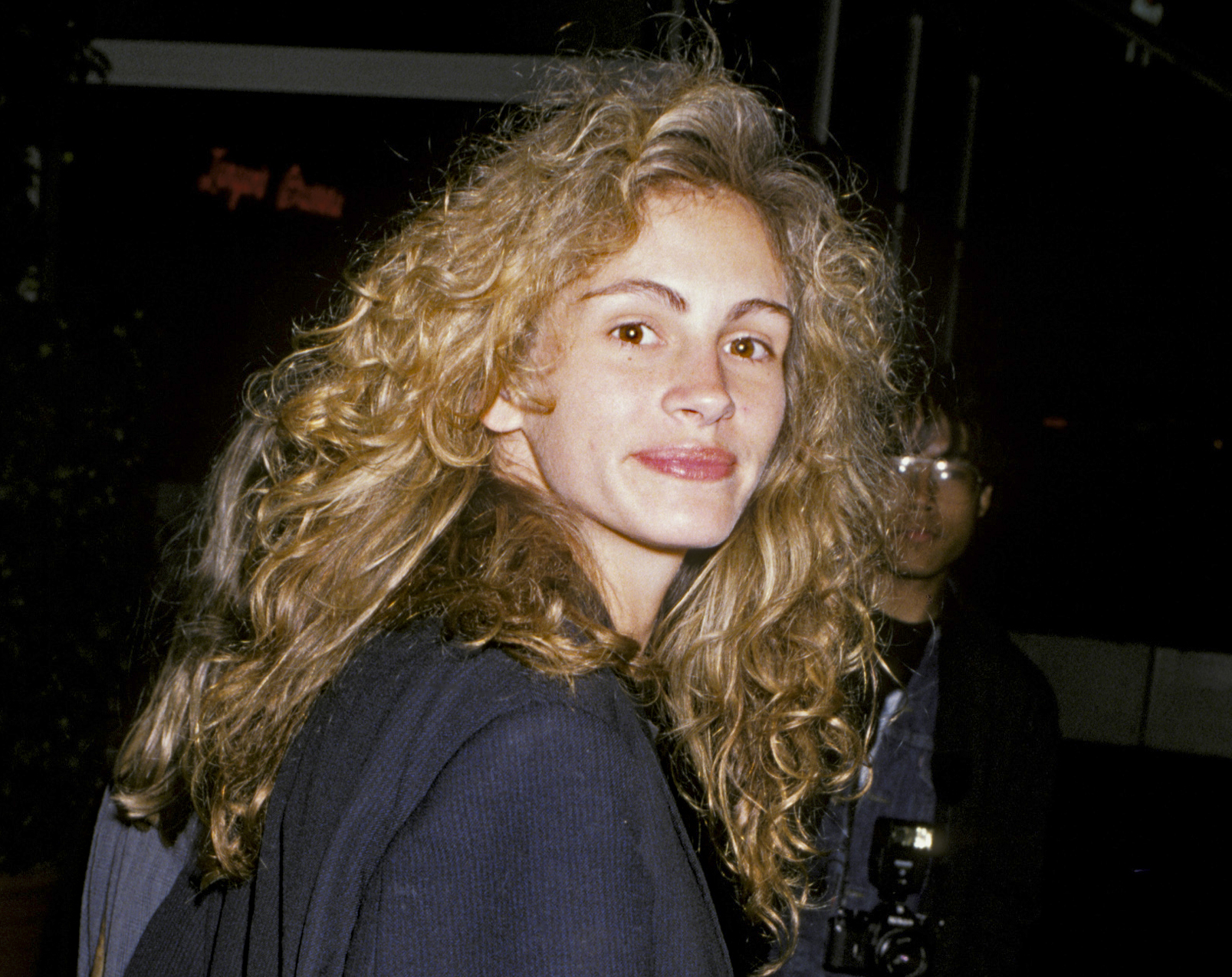 https://wpmedia.wonderwall.com/2021/10/09122910/julia-roberts-cropped.jpg?utm_source=chatgpt.com