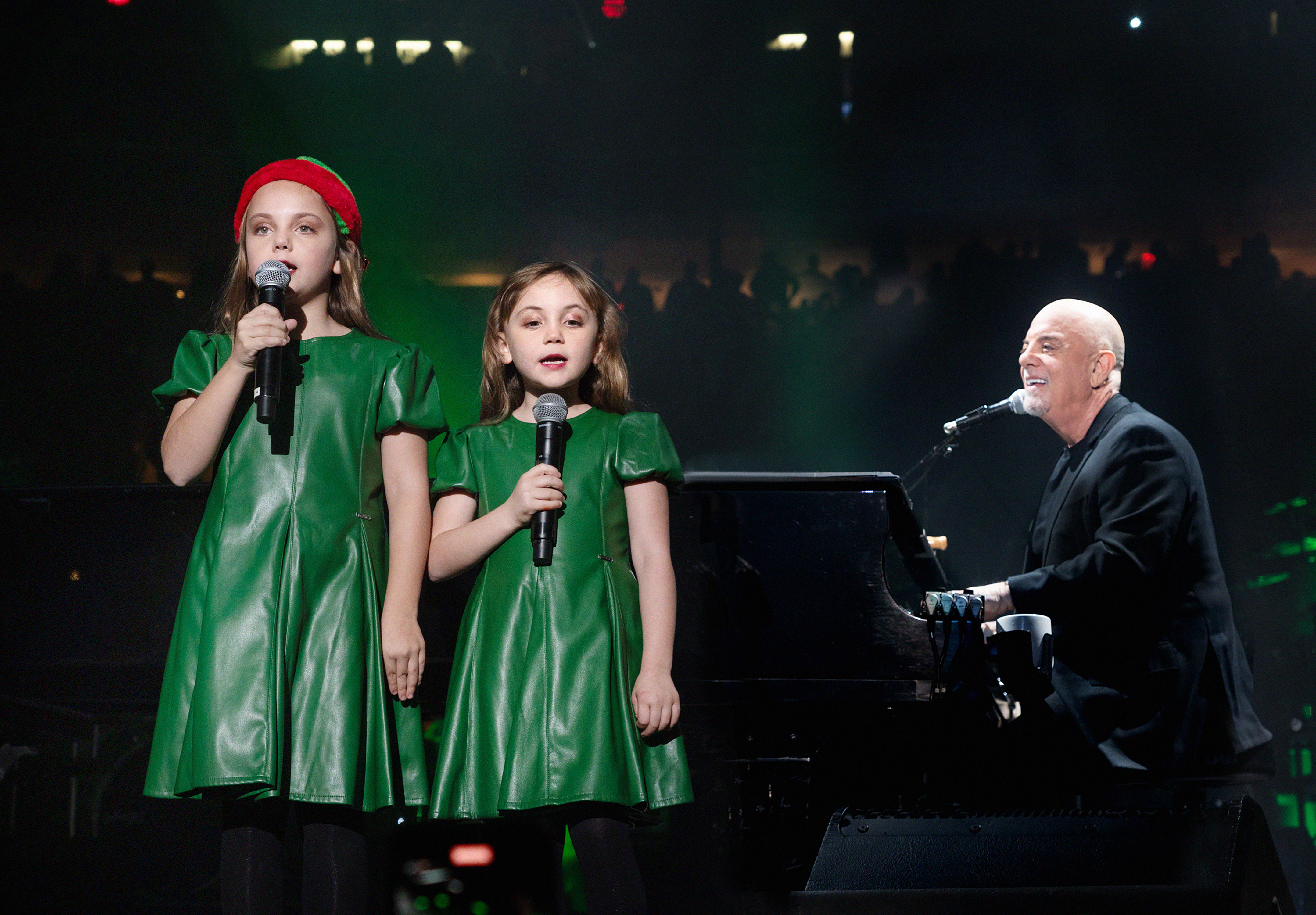 A music legend shares the stage with two very special singers, more of the  best pictures of stars with their littles this year | Gallery |  Wonderwall.com, image size:4315x3000