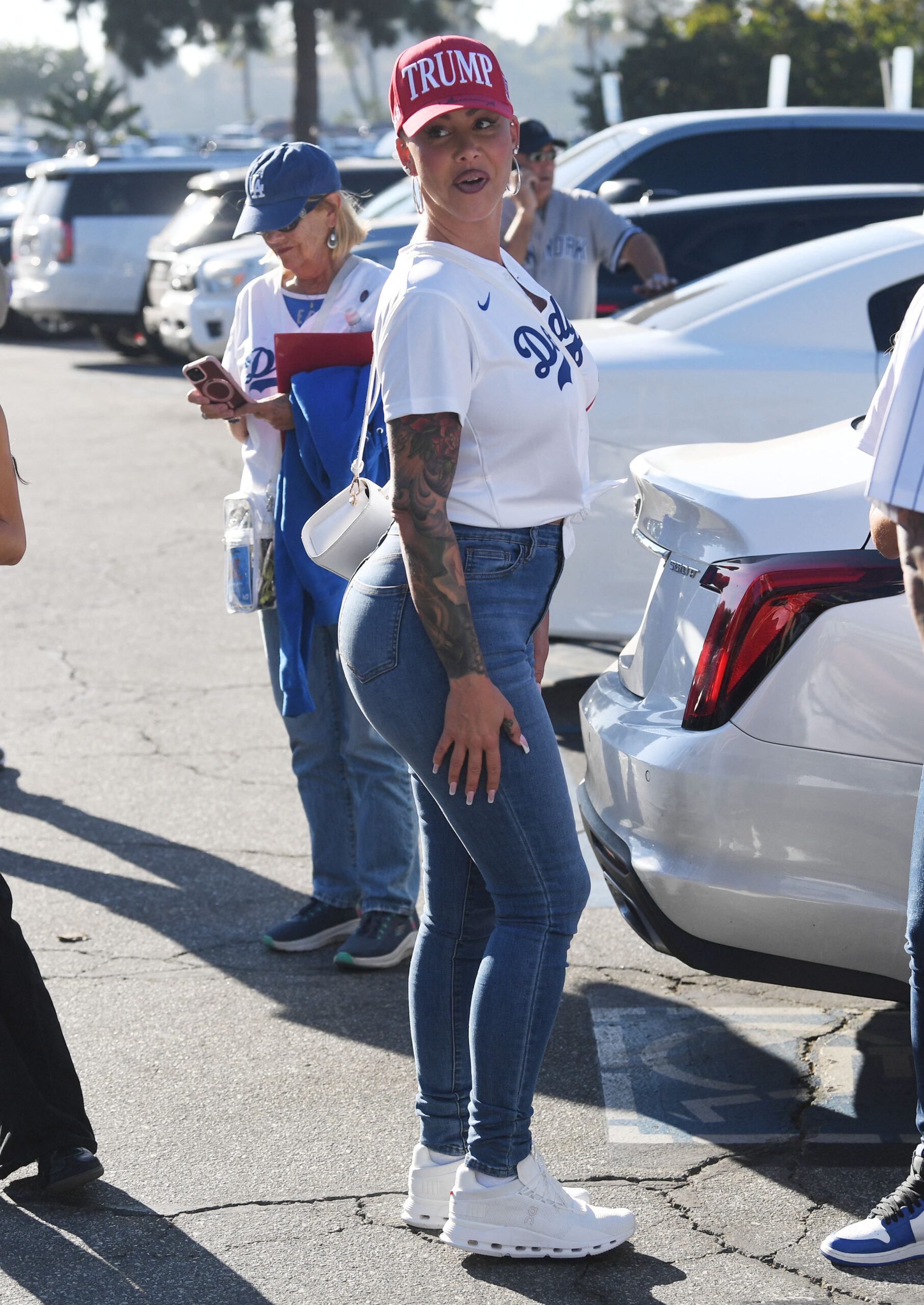 Amber Rose Throws a Peace Sign at the World Series Dodgers Game vs the Yankees while sporting her MAGA hat