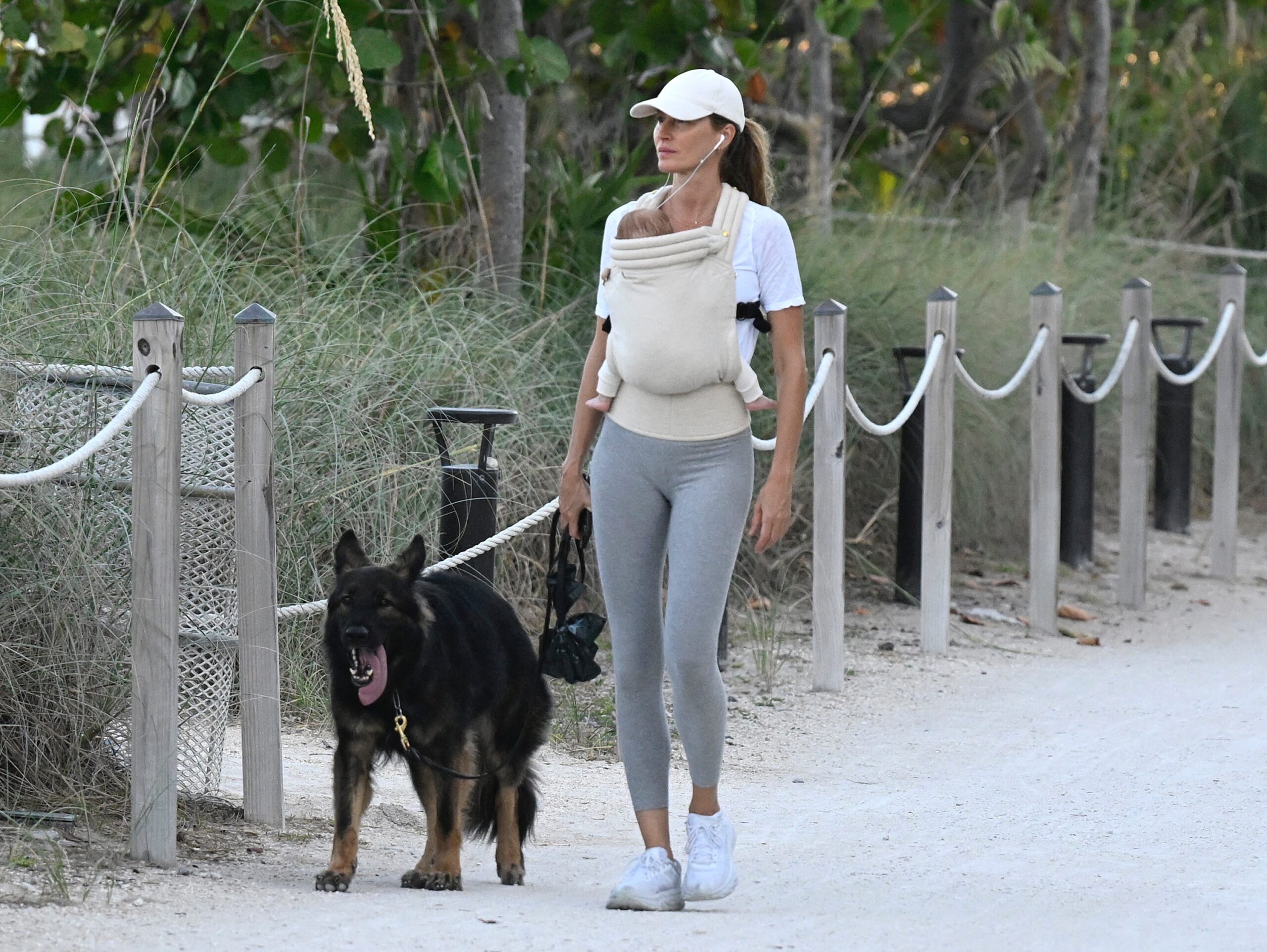 Gisele Bundchen, baby, dog