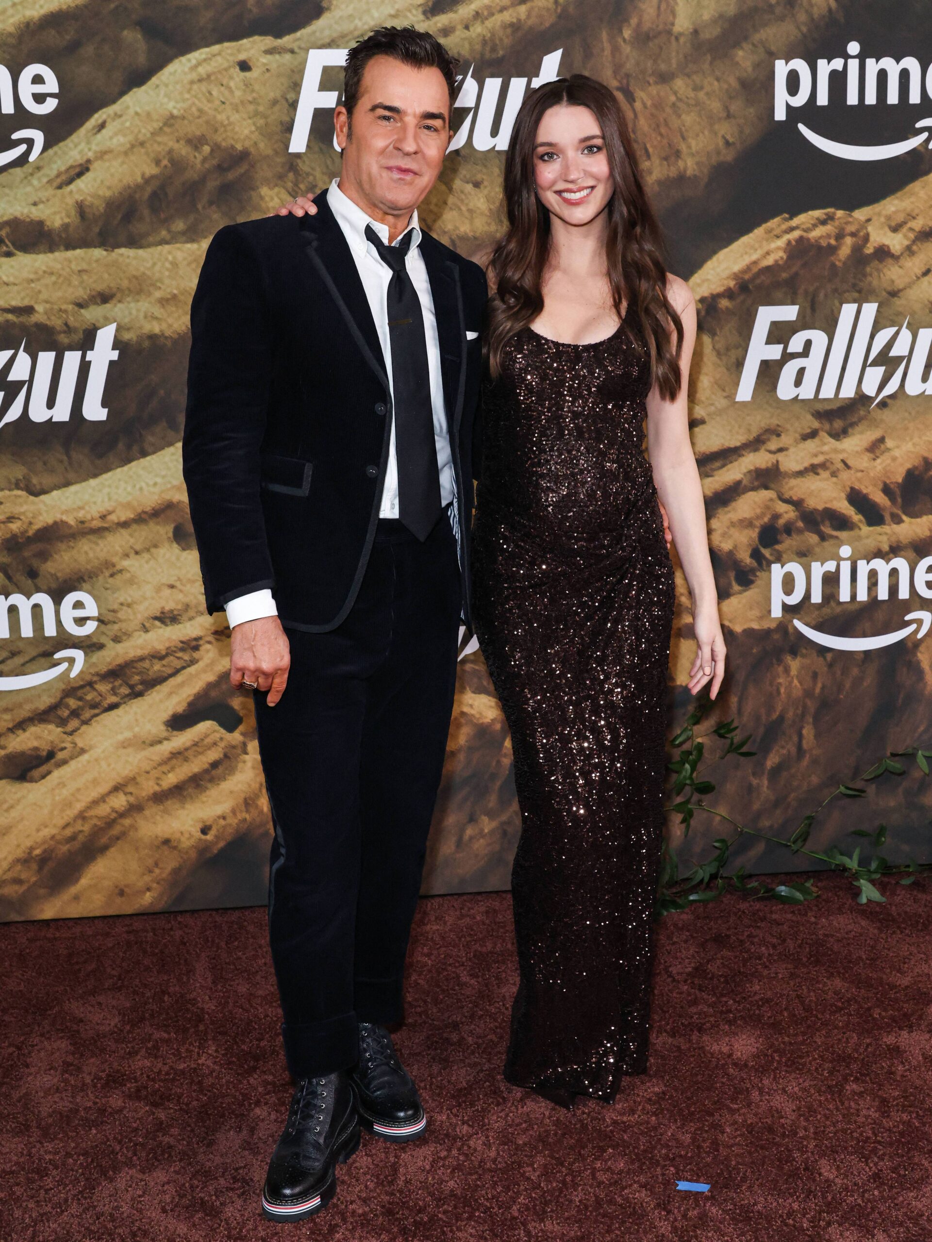 Justin Theroux, pregnant wife Nicole Brydon Bloom baby bump